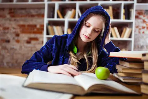 Ella estaba estudiando en la universidad