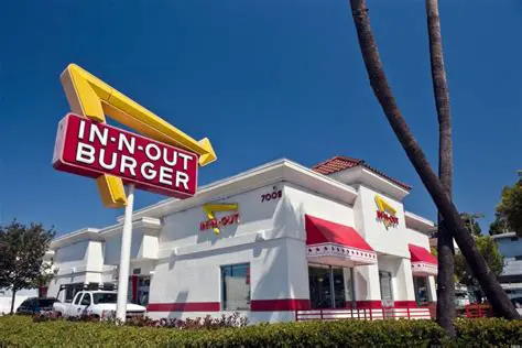 In-N-Out Burger: Higit Pa Sa Isang Burger, Isang Kultura sa California