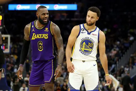 Lakers vs Warriors: La Rivalidad que Define una Era en la NBA y Cautiva al Mundo del Baloncesto