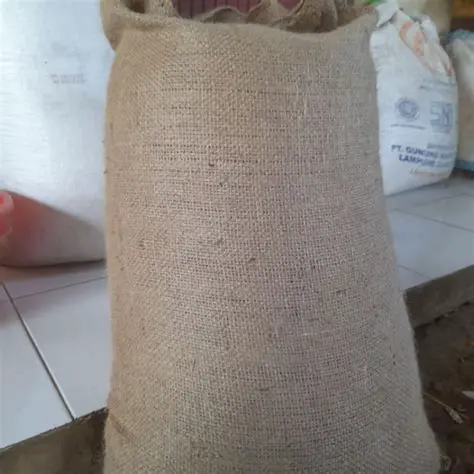 Membagi Berat Karung Kacang dengan Berat Satuan