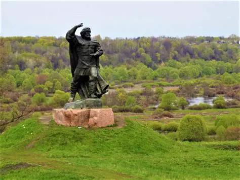 Новгород-Сіверський: Перлина Сіверщини та її Історична Велич