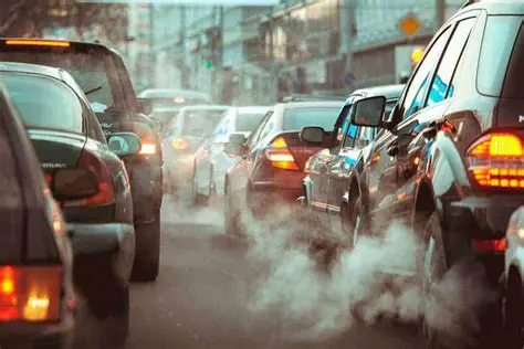 Otros componentes del humo que emiten los carros y las motos